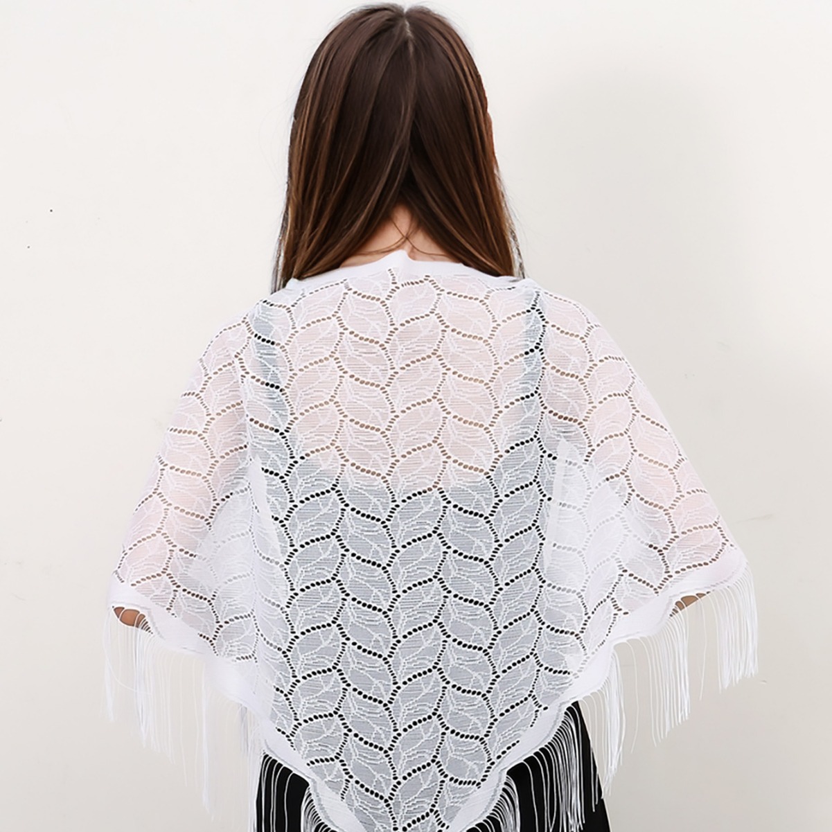 Cross-border direct supply of lace, maple leaf tassels, triangular scarves, hollowed-out shawls, scarves, banquet shawls, evening gowns, foreign trade clothing fabrics, non-finished products Specification image