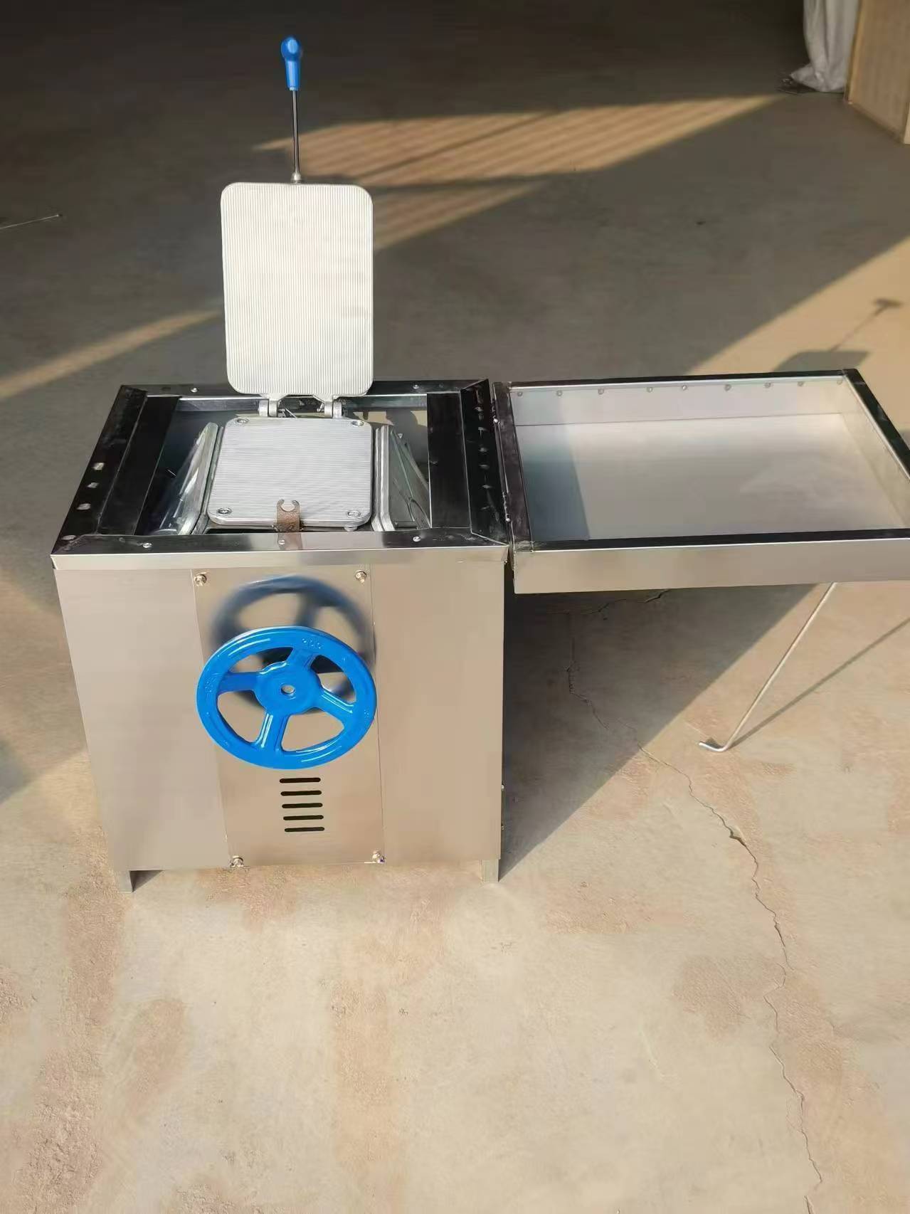 辣妈咖啡机/制冰机/咖啡烘培机/棉花糖机器/甜品柜细节图