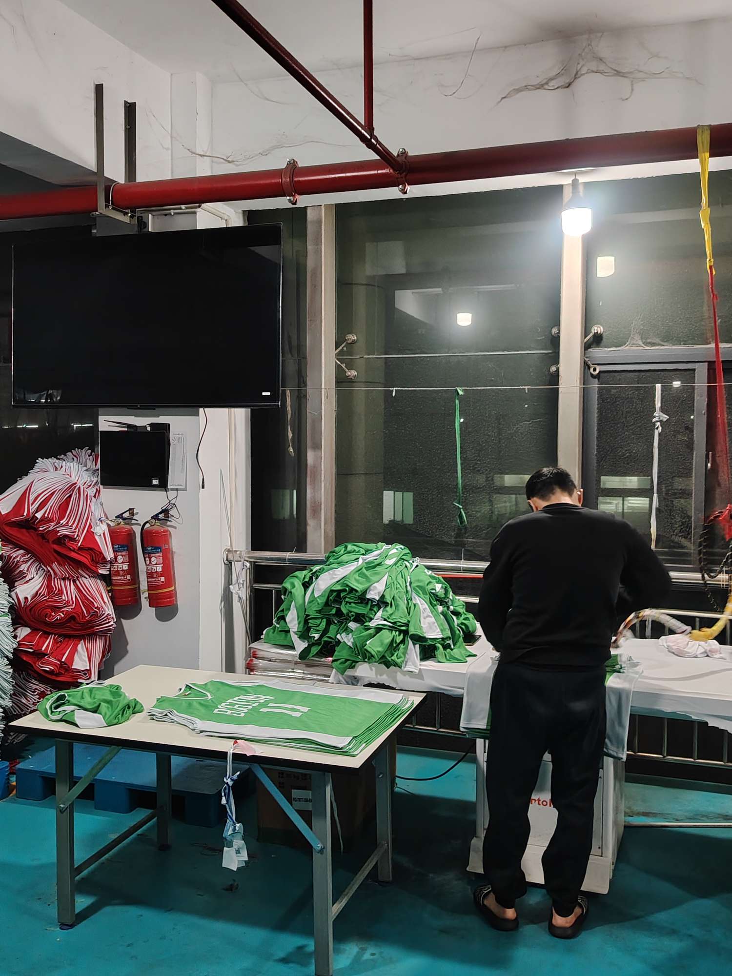 Cross-border sportswear customization factory, AI laser cutting digital hanging line, high-grade breathable fabric, full-body printing sportswear, breathable and sweat-absorbing professional sports outdoor training sportswear, high-elasticity breathable and comfortable sportswear customization detail image 19