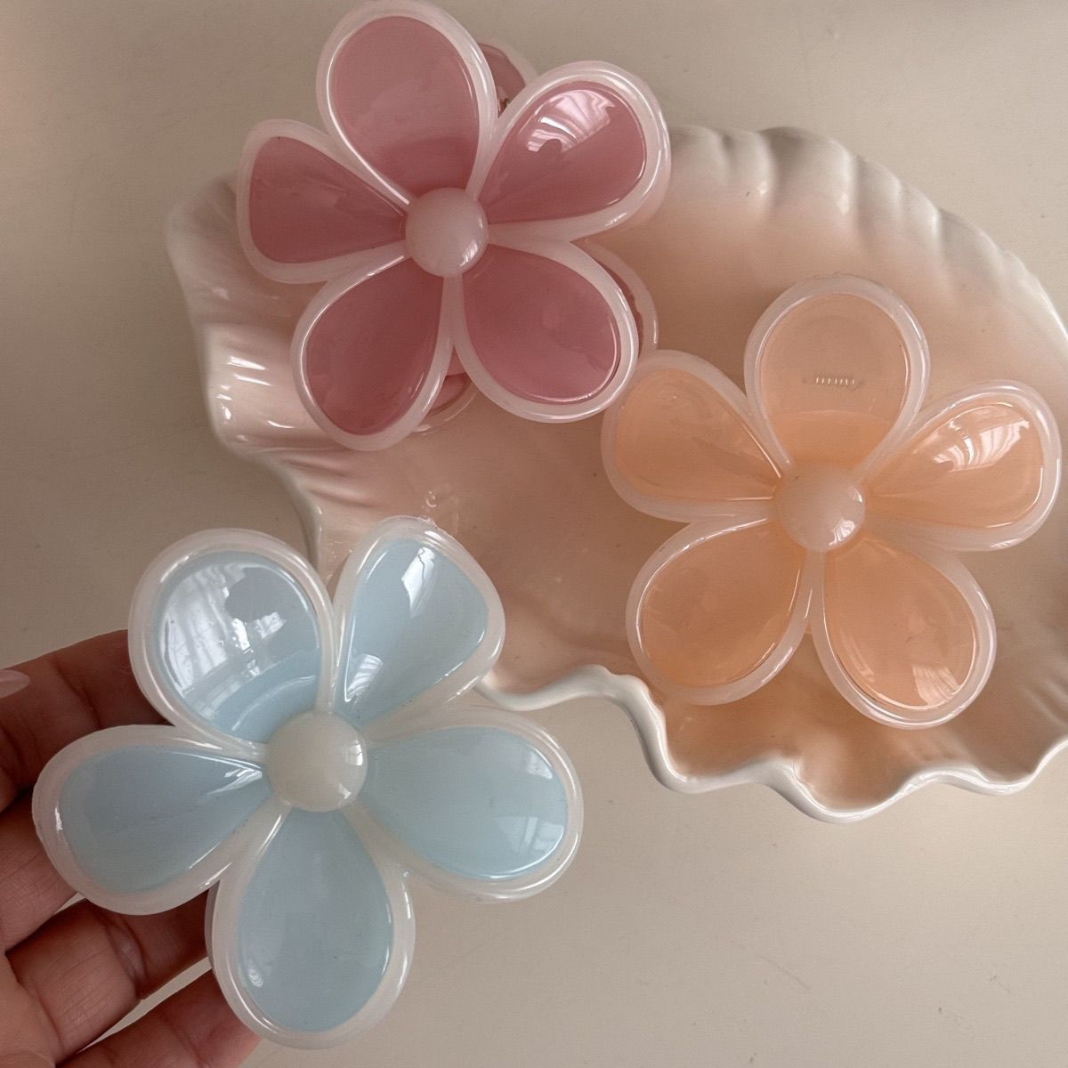 Sweet jelly-colored flower plastic grabber texture hair clip five-petal flower hair clip hair accessory new style hair clip headwear flower national trend series Application Scenario