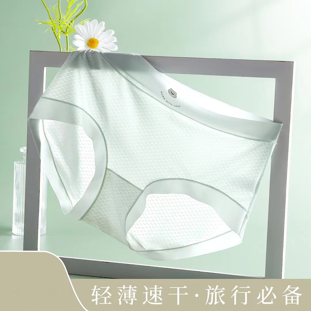 Ice Silk Sweet Girl High School student Quick-drying breathable thin mid-low waist breathable cotton crotch underwear Seamless underwear Application Scenario