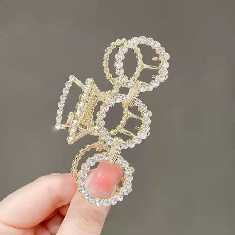 New 2025 metal gripper, pearl water diamond, round hair clip, high-end gripper at the back of the head, large shark clip Specification image