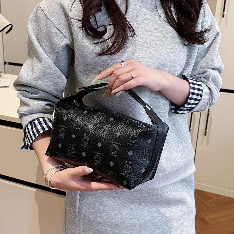 跨境可爱小熊化妆包女新款韩版流行收纳包2025新款洋气印花洗漱包 手提旅行包详情图3