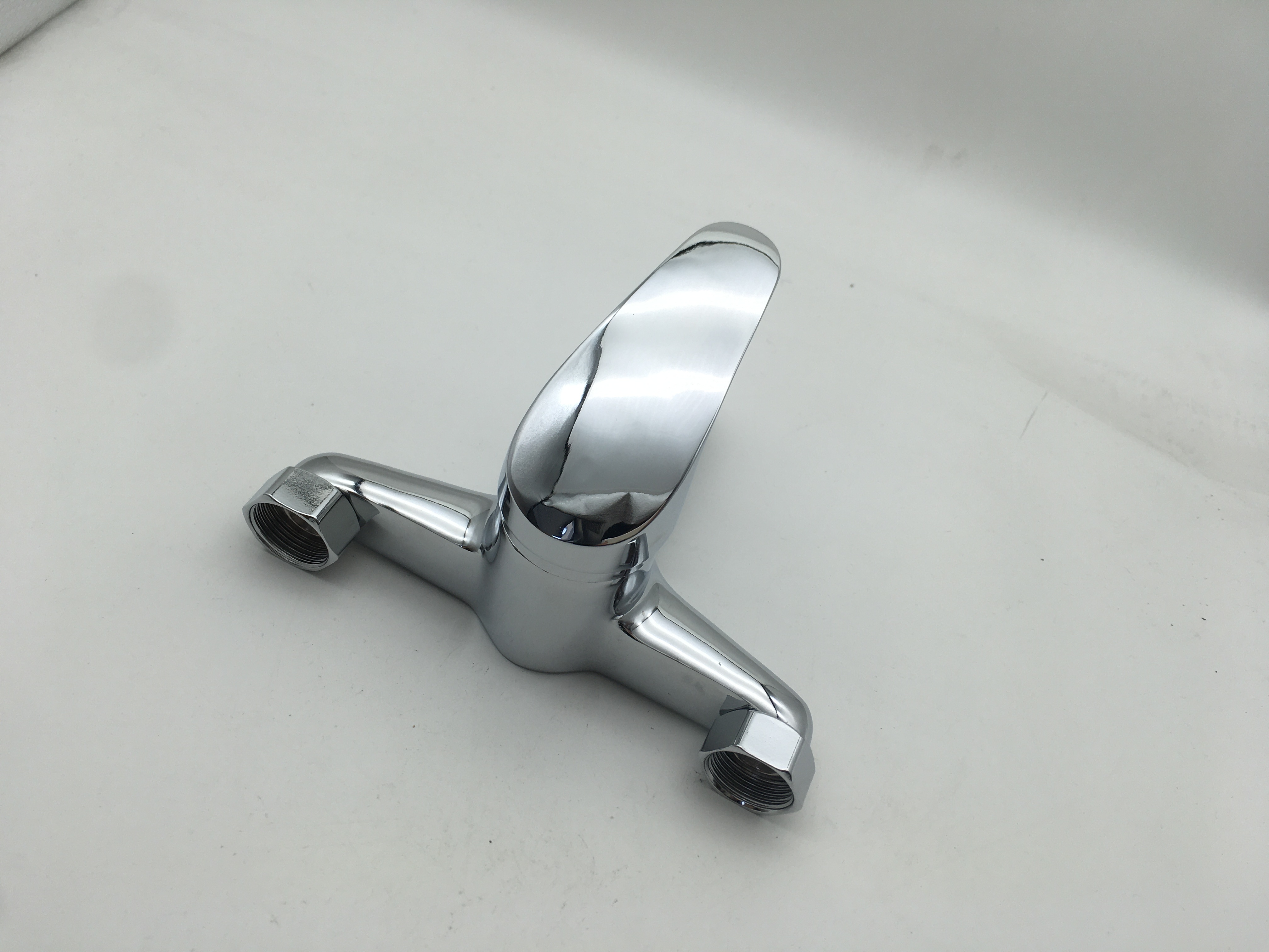 Wholesale faucets for cold and hot showers and bathrooms from the manufacturer