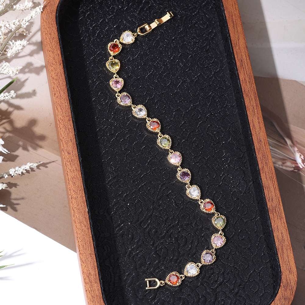 Diamond-encrusted bracelet 2025 new style for women, light luxury, retro, versatile, exquisite, niche design, high-end, fashionable and elegant jewelry detail image 2