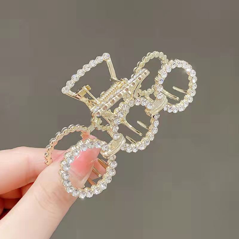 New 2025 metal gripper, pearl water diamond, round hair clip, high-end gripper at the back of the head, large shark clip details Picture