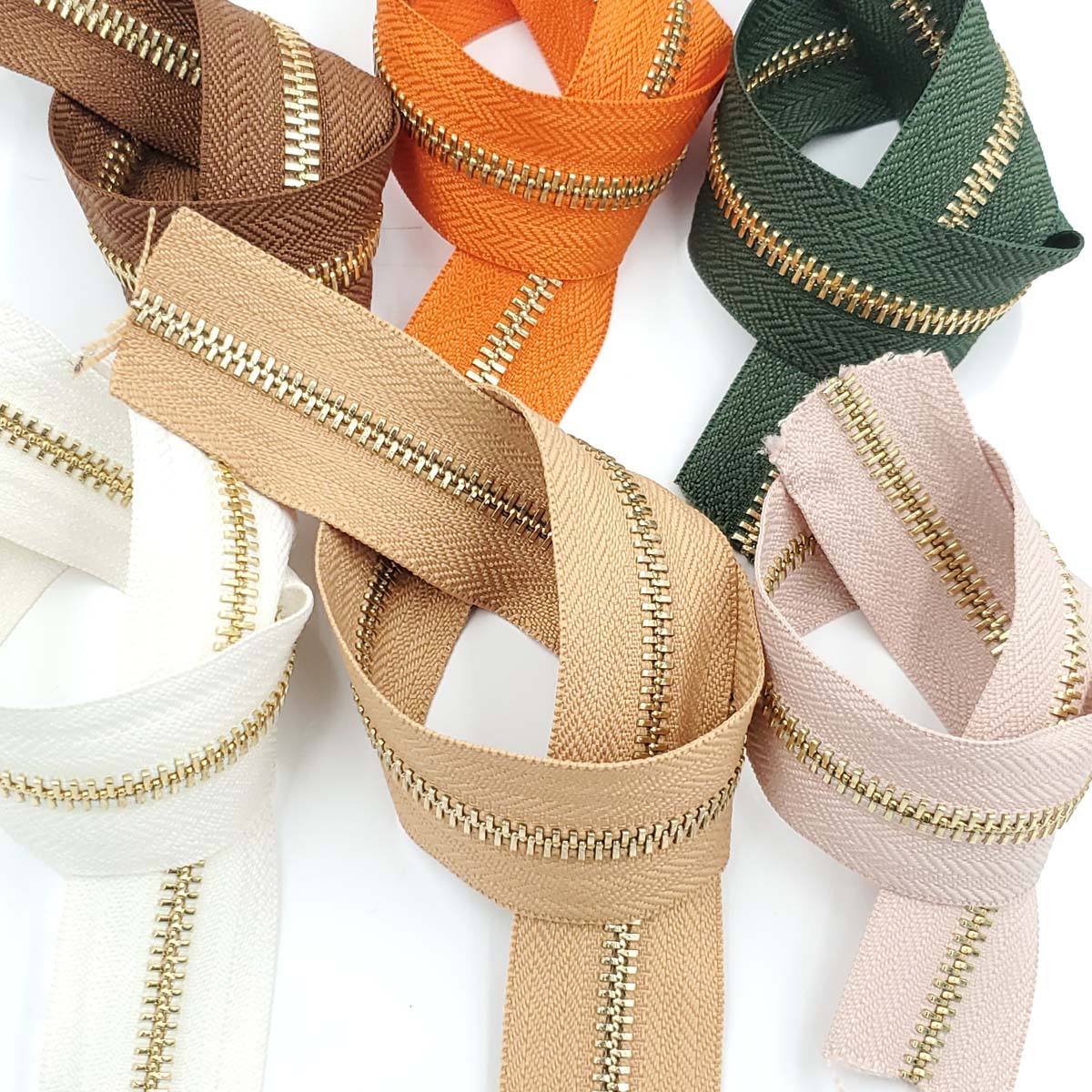 专业生产箱包3号5号金属拉链背包手袋铜牙拉链欢迎订购