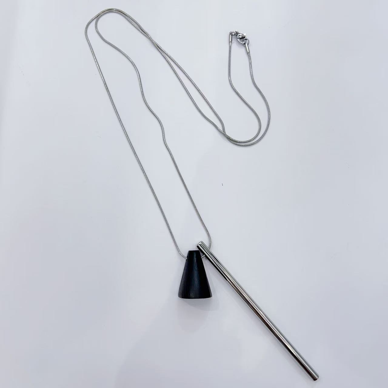 小众设计檀木三角吊坠项链不规则百搭虎眼串珠钛钢毛衣链锁骨链