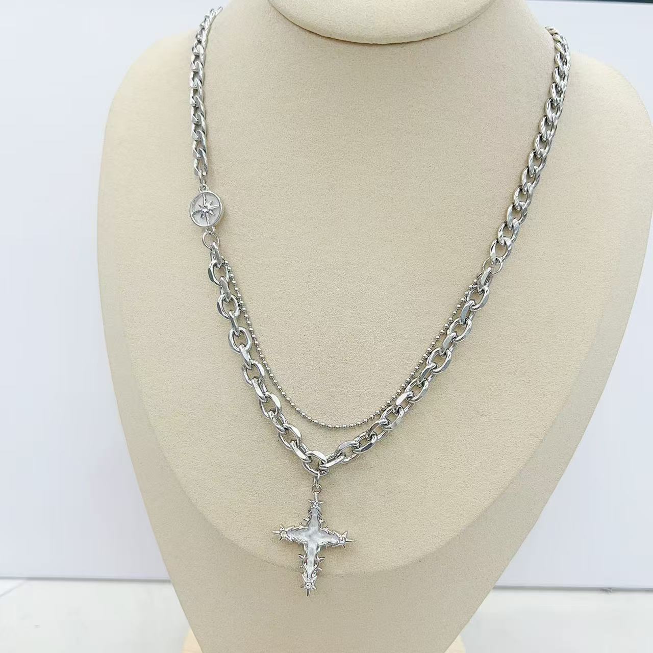 暗黑十字架项链男女酷潮牌百搭小众个性嘻哈冷淡风时尚配饰