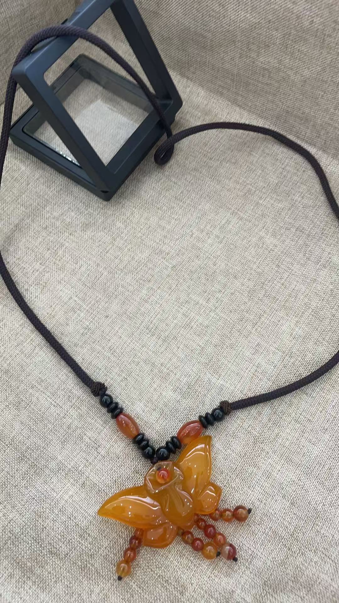 红玛瑙蝴蝶花吊坠项链天然玉髓玉石挂件平安招财大项链毛衣链