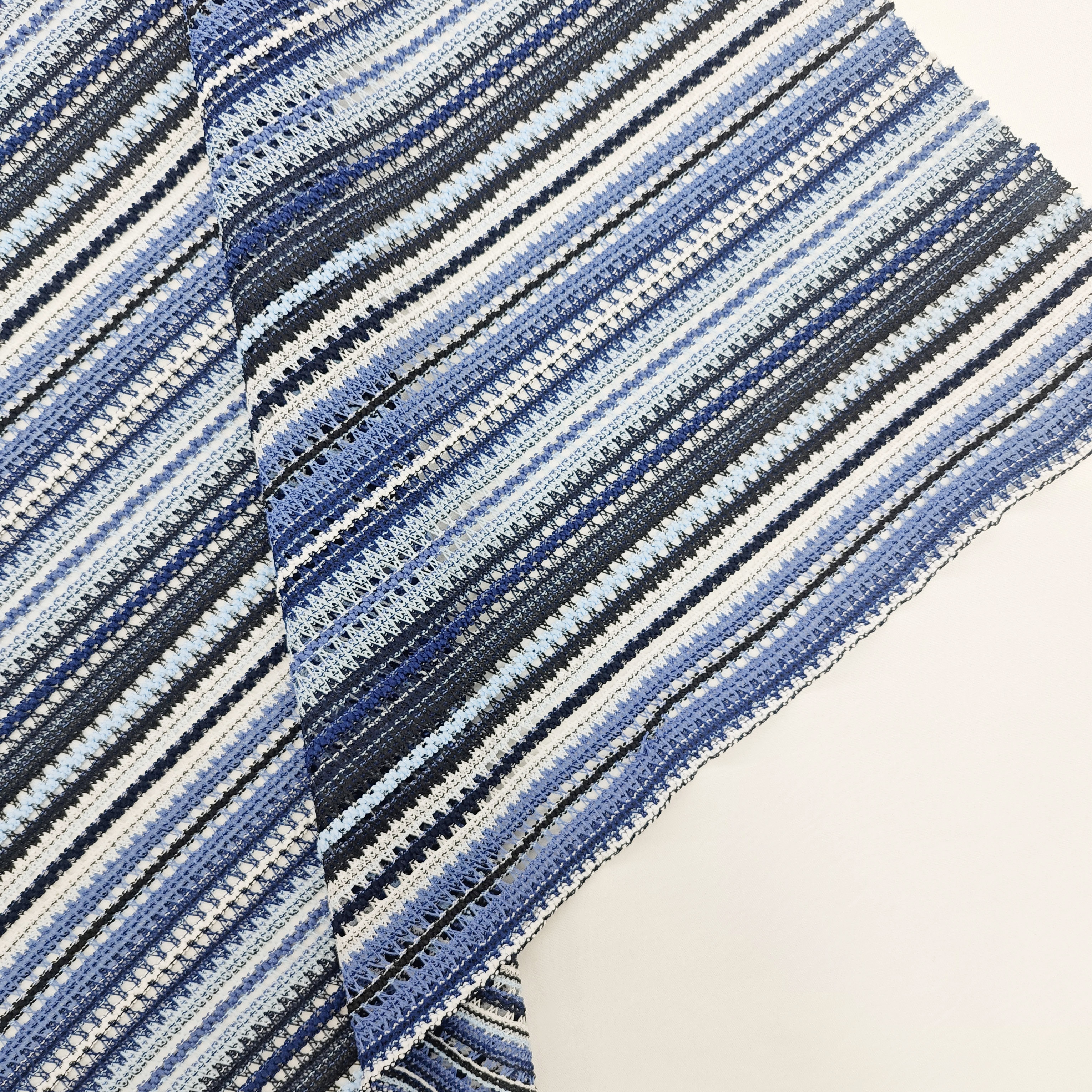 In stock: polyester striped, hollowed-out, colored, retro knitted fabric for cross-border clothing, warp knitted fabric, yarn-woven fabric, fabric and accessories for foreign trade clothing