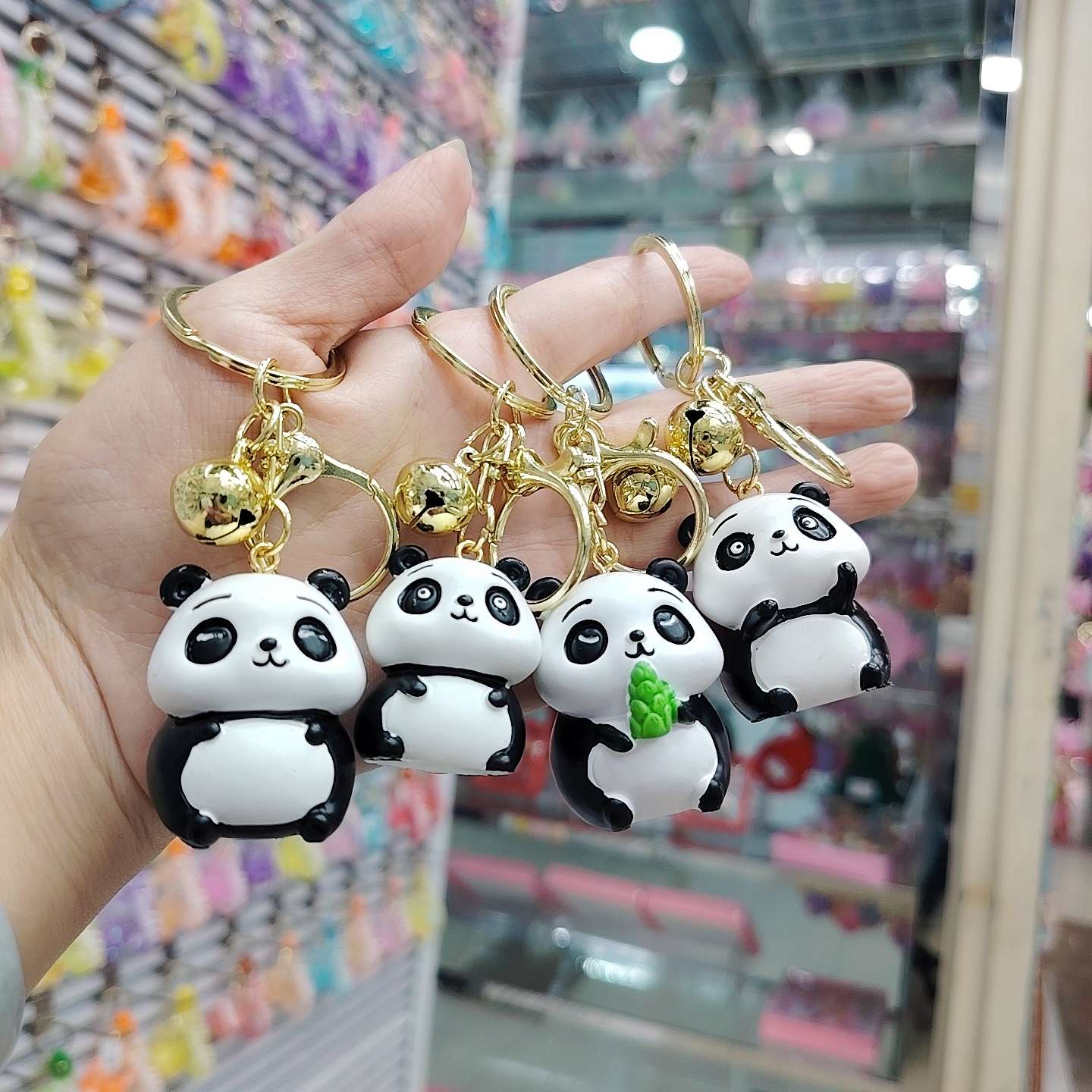 卡通抱竹小熊猫钥匙扣可爱熊猫情侣零钱包挂件抓娃娃机小礼品批发