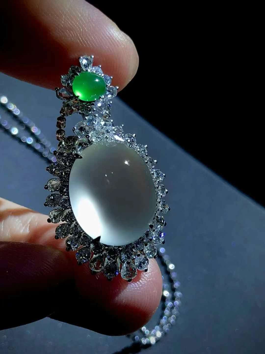 缅甸翡翠高品质白冰蛋面挂坠308