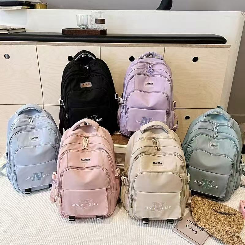 Fashionable and trendy women's bags for junior and senior high school students, large-capacity travel backpacks, waterproof and wear-resistant student schoolbags details Picture