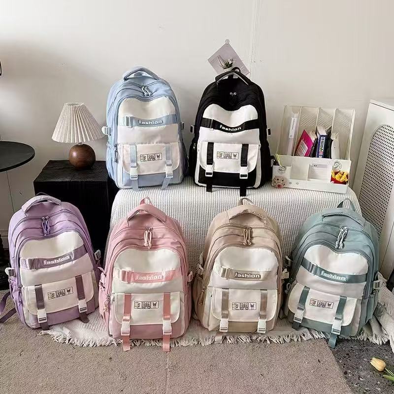 Men's and women's backpacks, large-capacity computer backpacks, fashionable and trendy women's bags, multi-functional travel backpacks, waterproof and wear-resistant casual schoolbags Application Scenario