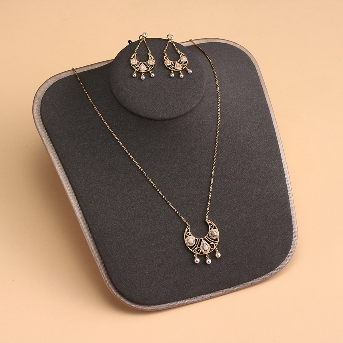 2025新款一对耳环一条项链首饰套装镂空月亮形流苏吊坠项链耳环外贸阿拉伯风格婚礼派对度假迷人珠宝节日情人节礼物