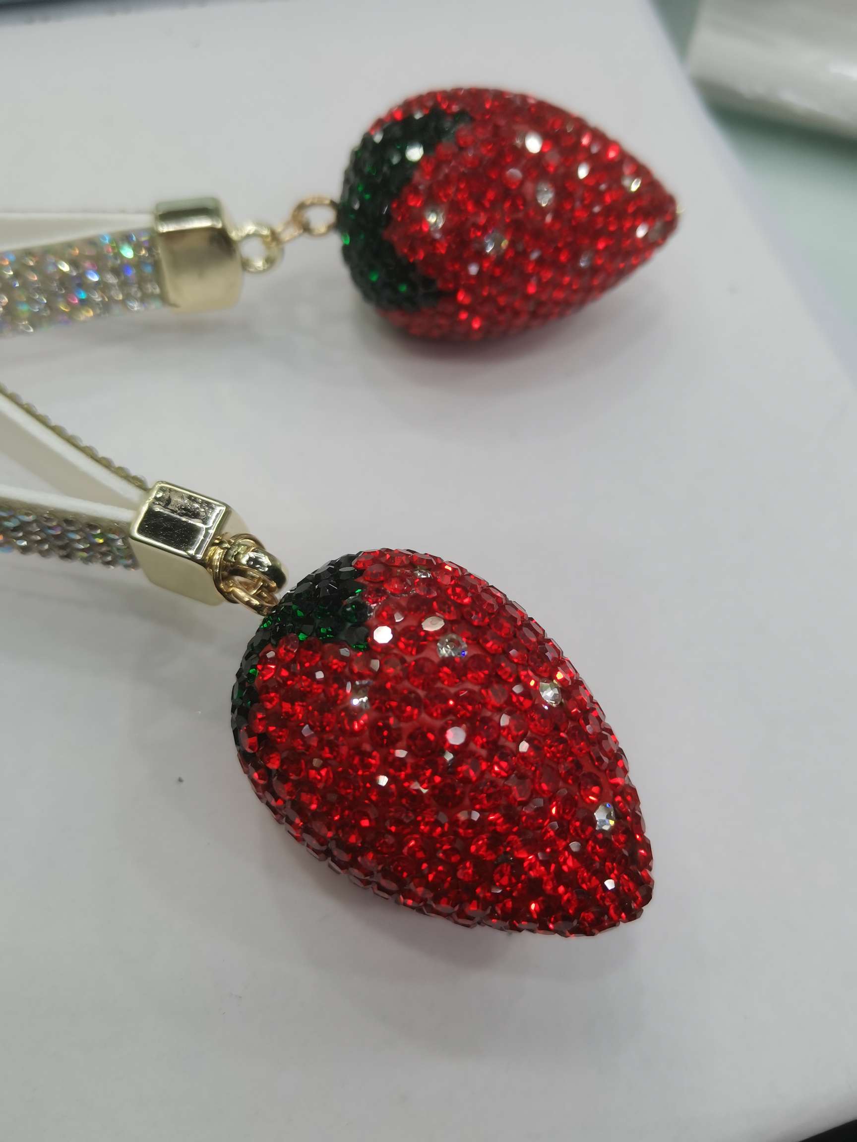 Red strawberry keychains and bag pendants Item Picture