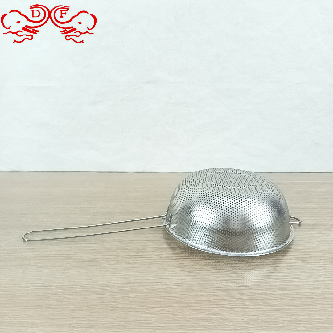 DF99288 stainless steel perforated basket, draining basket, single-handle rice-washing basket, draining basin, vegetable and fruit washing basket, rice-washing sieve, DF TRADINGHOUSE Application Scenario