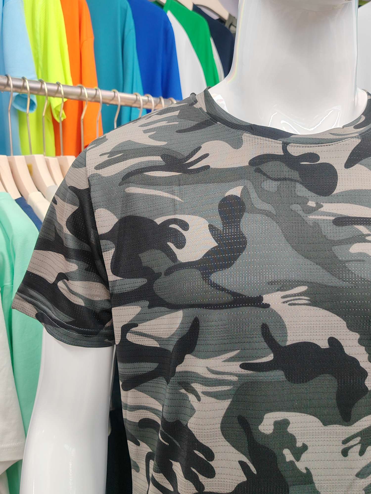 Cross-border camouflage clothing, high-grade polyester and ammonia high-elasticity fabric, full-body printed camouflage clothing, breathable and sweat-absorbent, professional sports and outdoor training camouflage clothing, high-elasticity breathable and comfortable sports clothing customization Application Scenario