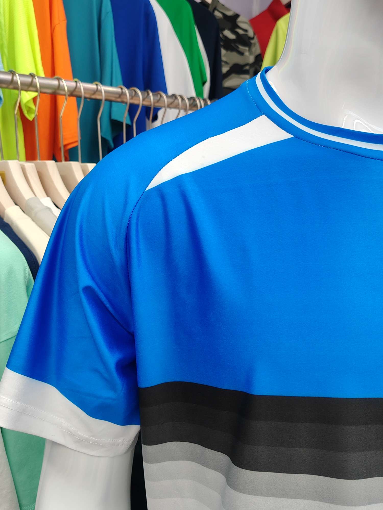 Cross-border sportswear made of high-grade polyester and ammonia silk fabric, full-body printed sportswear, breathable and sweat-absorbing professional sports outdoor training sportswear, breathable and comfortable sportswear customization FG1610-2 Application Scenario