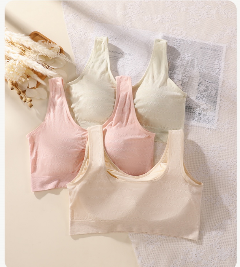 Seamless wide-shoulder, large-sized, chubby, one-piece fixed cup, large-chest and petite vest bra for middle-aged and elderly mothers Application Scenario