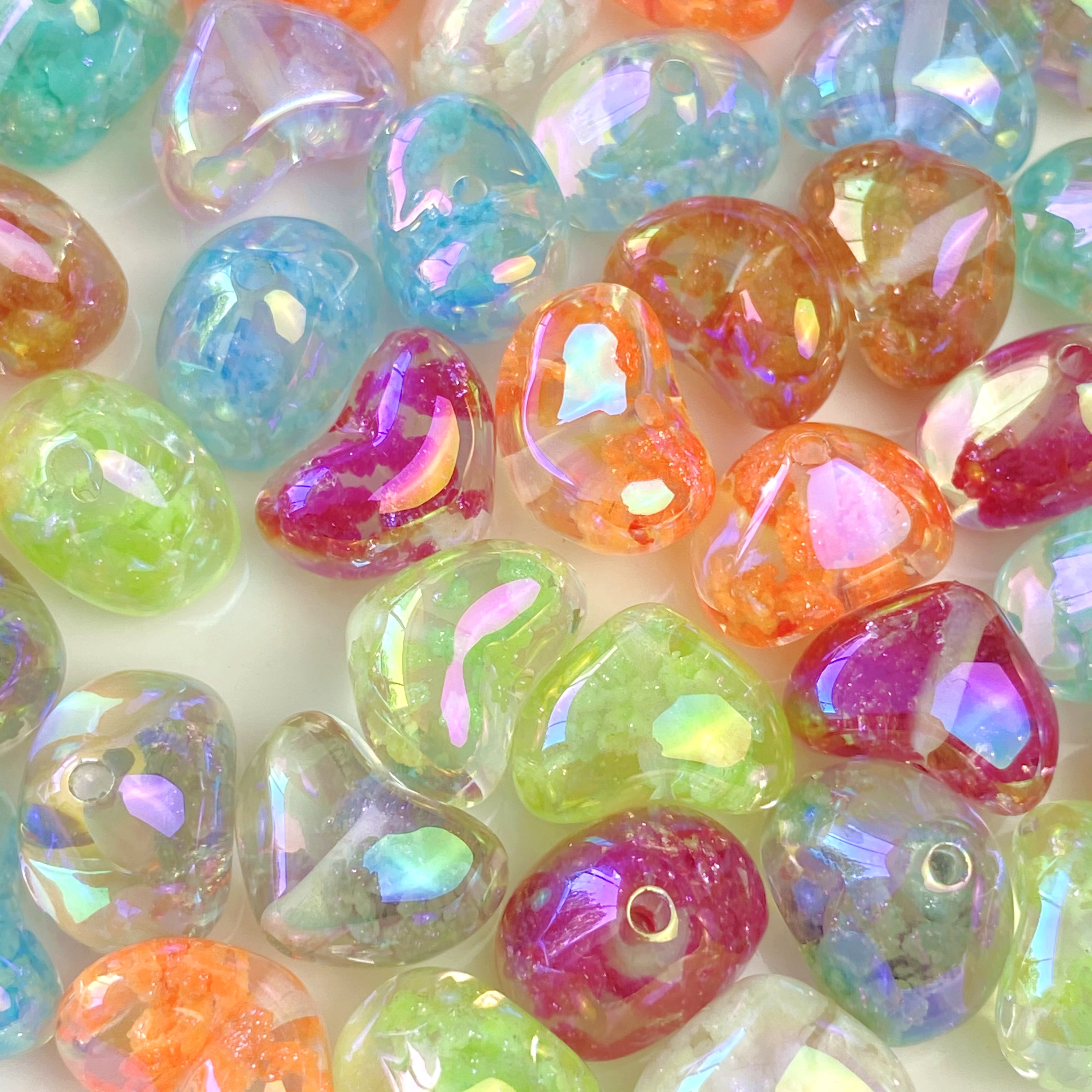 Acrylic uv heart-shaped cloud beads for free diy bracelets, pendants, ornaments and accessory materials Specification image