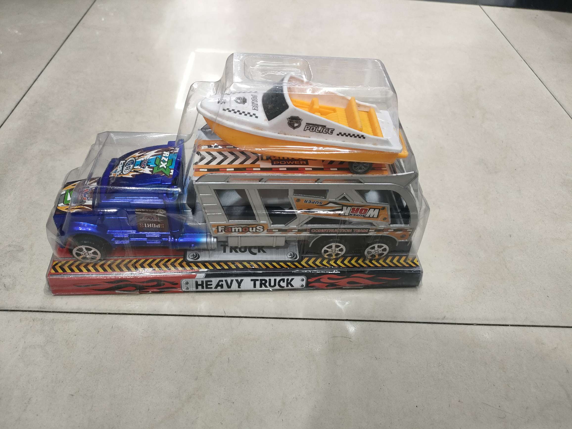 拖车玩具带2只游艇，颜色混装，P罩包装，质量好，男孩女孩玩具。儿童玩具益智玩具