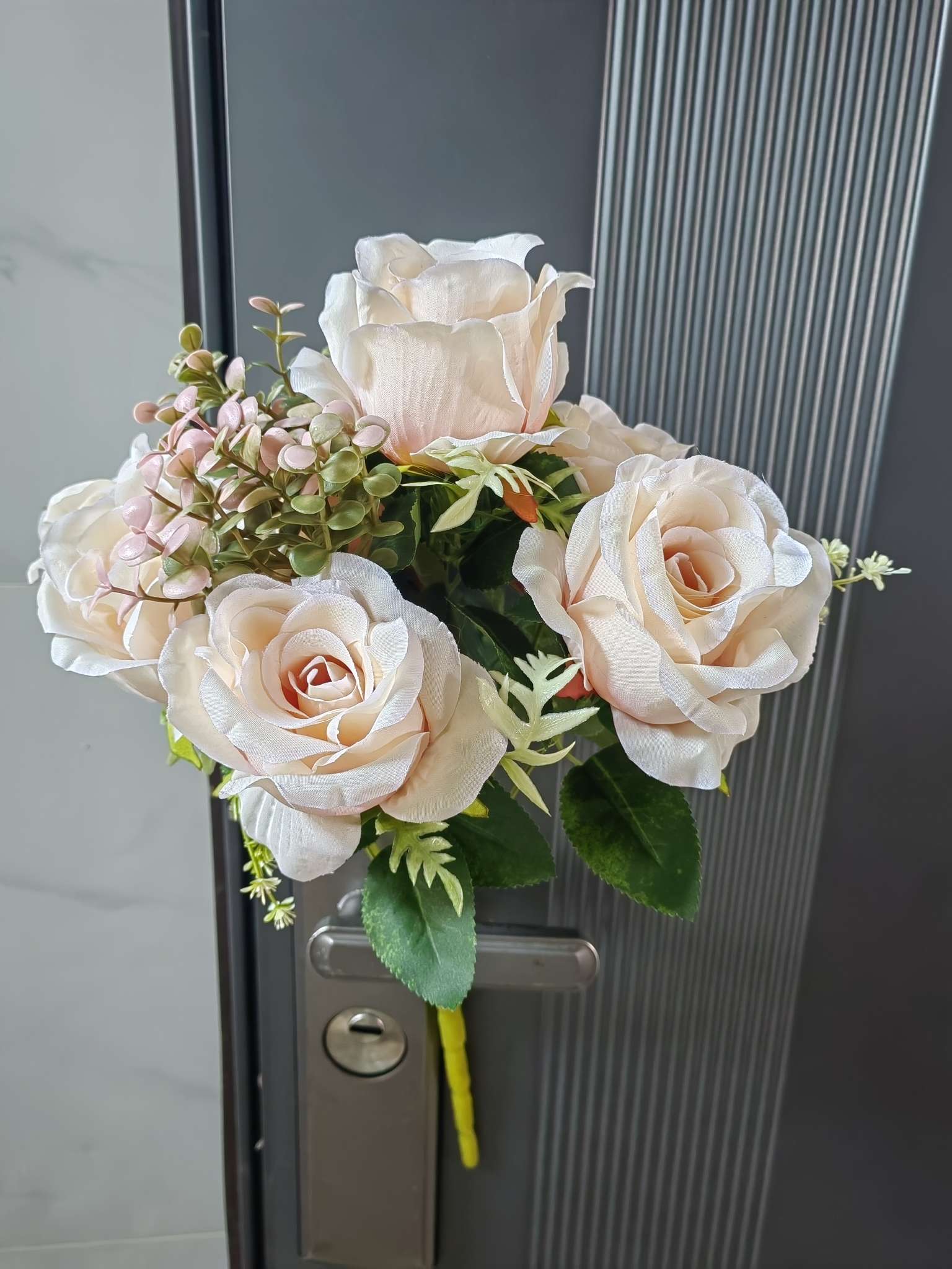 A bouquet of large roses and eucalyptus leaves Specification image