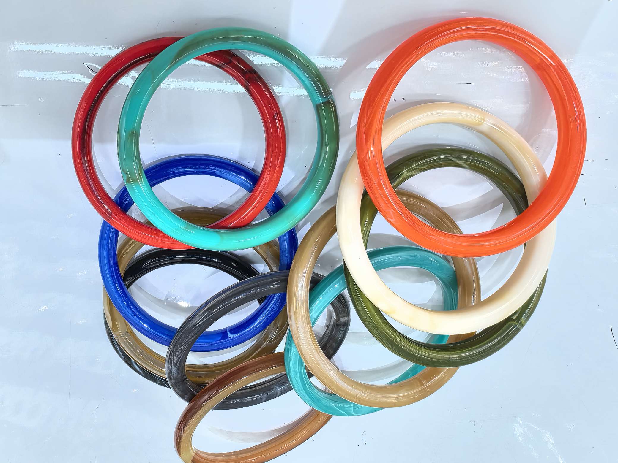 亚克力彩色手镯， 韩版时尚饰品 时尚大气 简约个性女士手饰配饰，红色，绿色，黄色，橘色，白色，有20多种颜色可以选择。详情图5