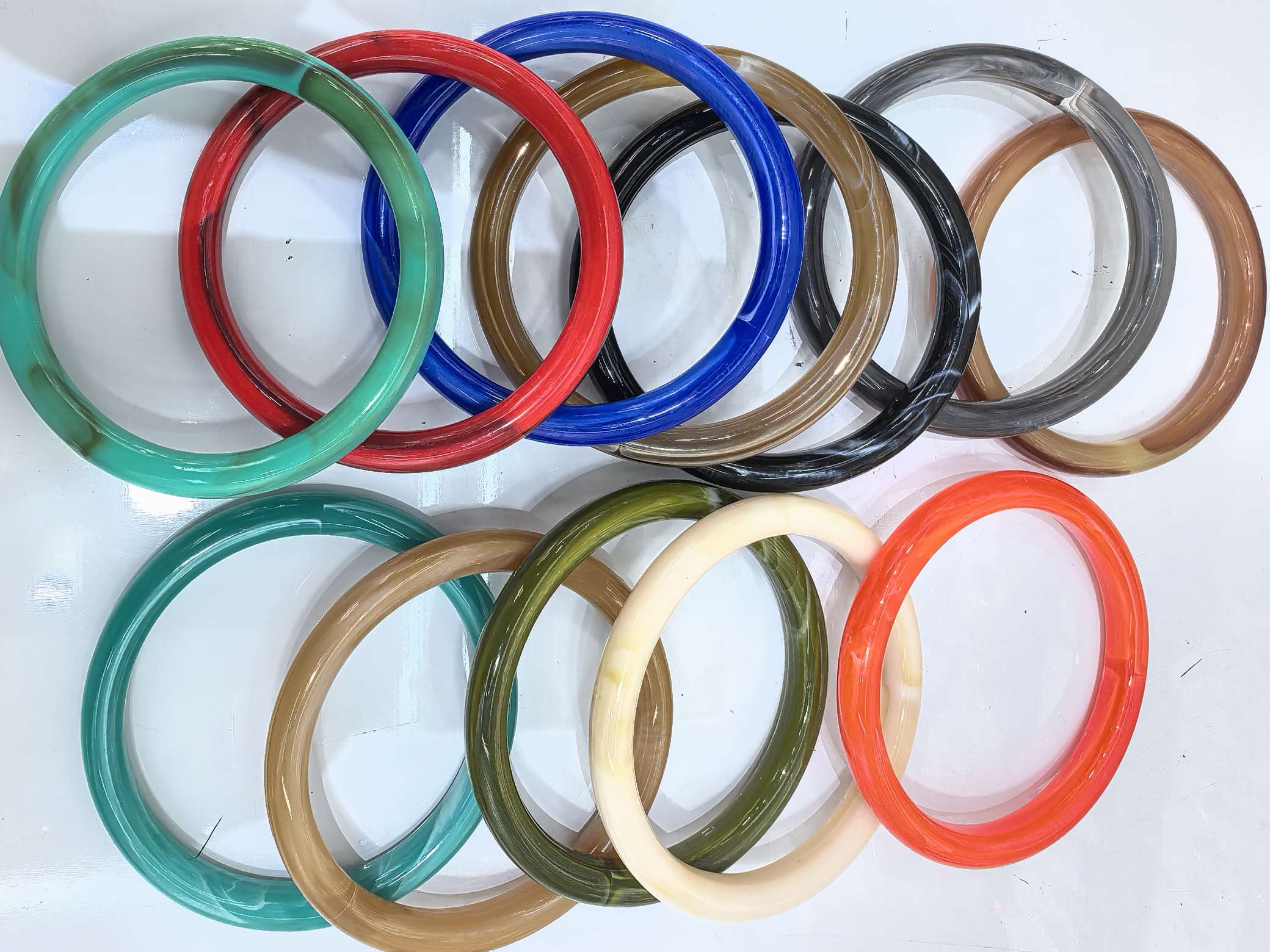 亚克力彩色手镯， 韩版时尚饰品 时尚大气 简约个性女士手饰配饰，红色，绿色，黄色，橘色，白色，有20多种颜色可以选择。详情图4