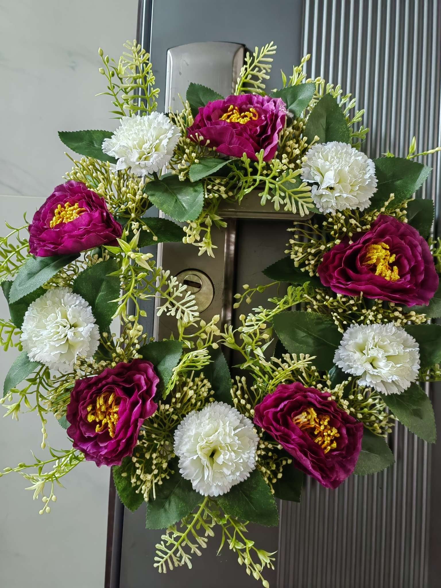 Rose and carnation garlands details Picture