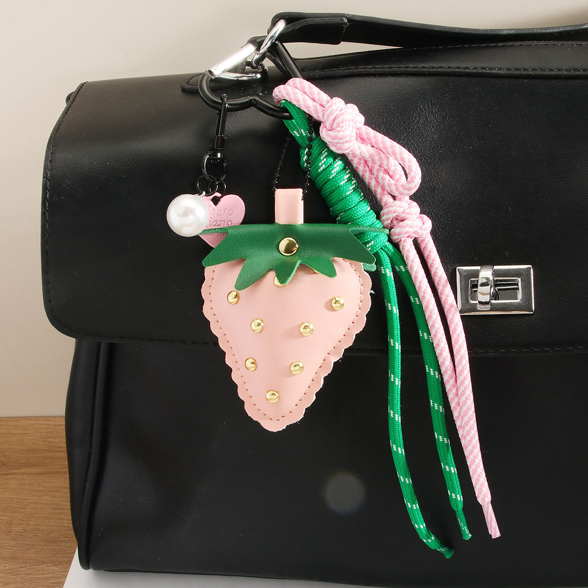 Miu-style cute leather strawberry pendant, keychain, woven rope, heart-shaped mobile phone chain, bag pendant, high-end feel Specification image