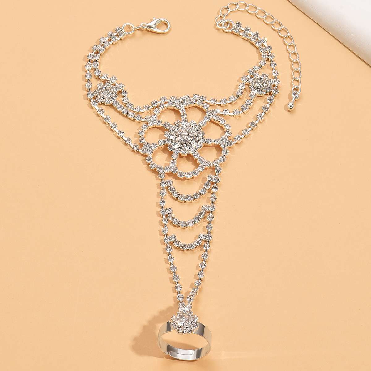 In Europe and America, at parties and nightclubs, it's popular to have wristbands with sparkling diamonds and rhinestones, as well as women's wristbands for stage performances detail image 5