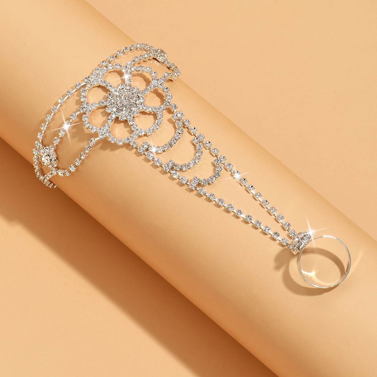 In Europe and America, at parties and nightclubs, it's popular to have wristbands with sparkling diamonds and rhinestones, as well as women's wristbands for stage performances detail image 3