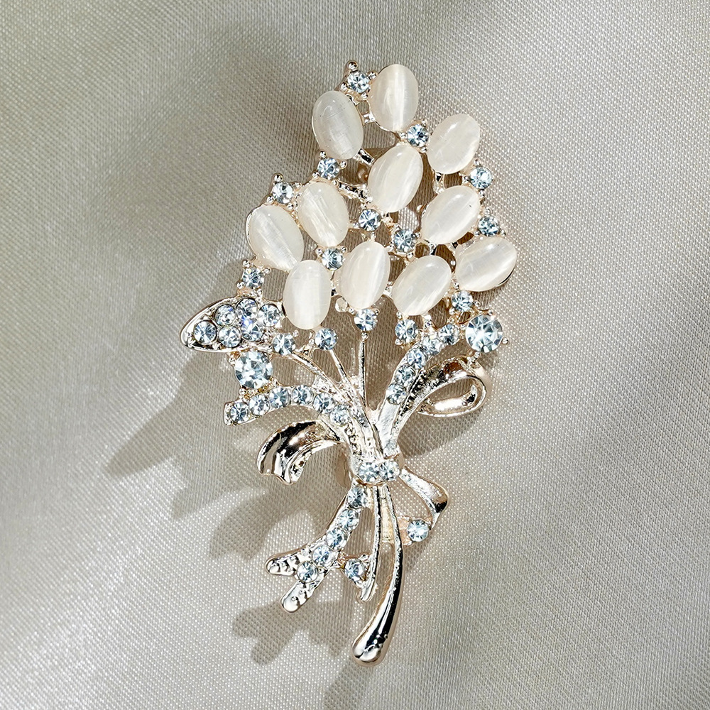  镶水钻珍珠胸针别针 时尚防走光服饰配饰胸花领针