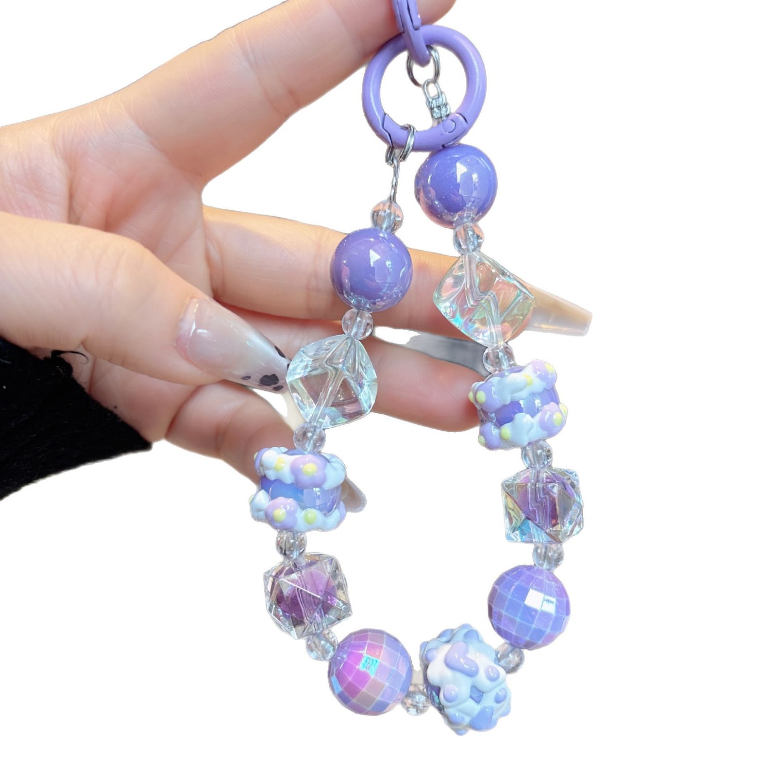 New creative beaded hand-painted dance beads, keychains, mobile phone lanyards, pendants, headphones, bags, bags, hanging decorations, best-selling batch of mobile phone chains, short styles for women, European and American style Application Scenario