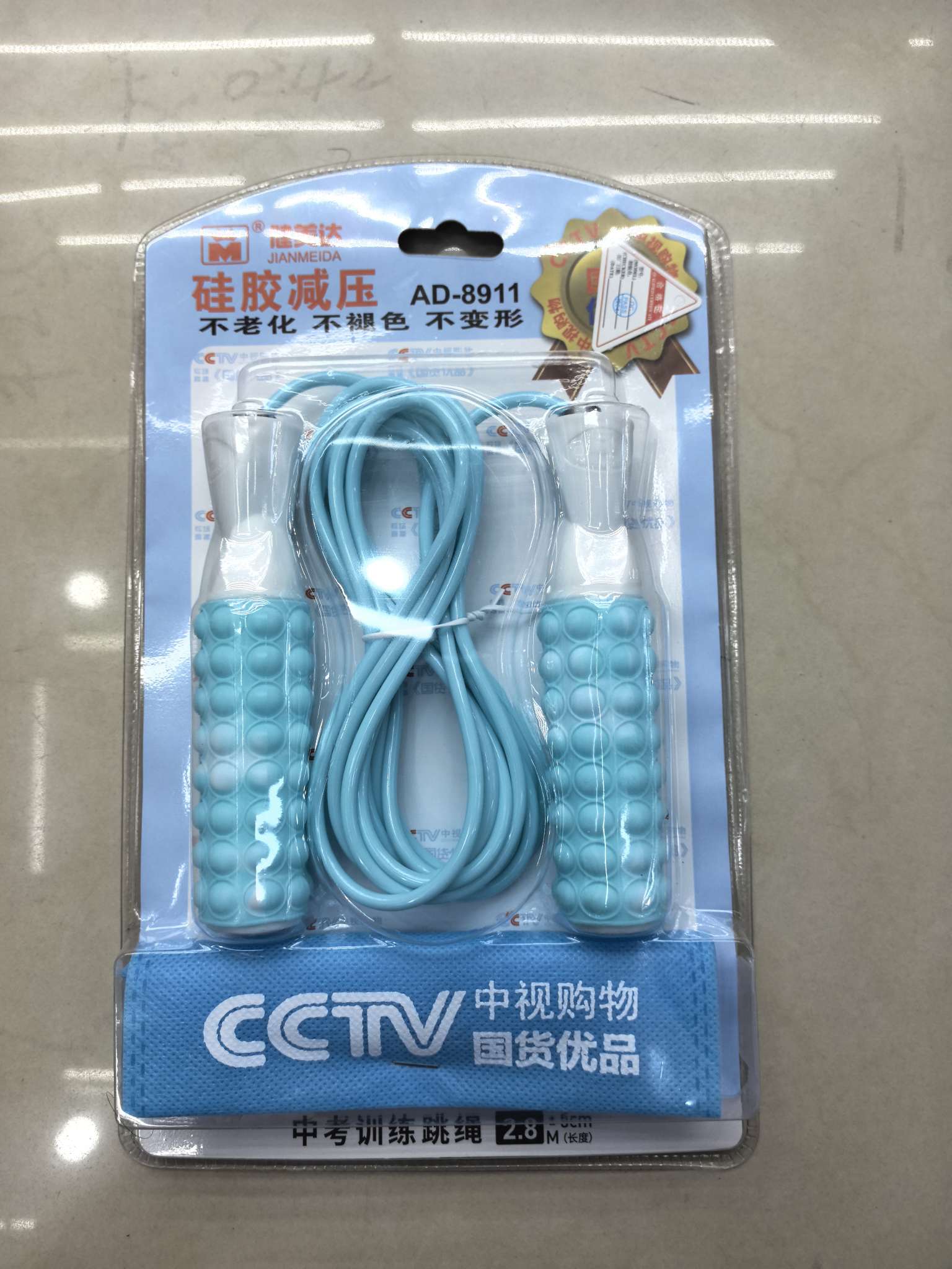 本产品采用跳绳，转动灵活，可快速跳跃绳子不打结，防滑、吸汗、手感好，适合使用人群广泛。产品图