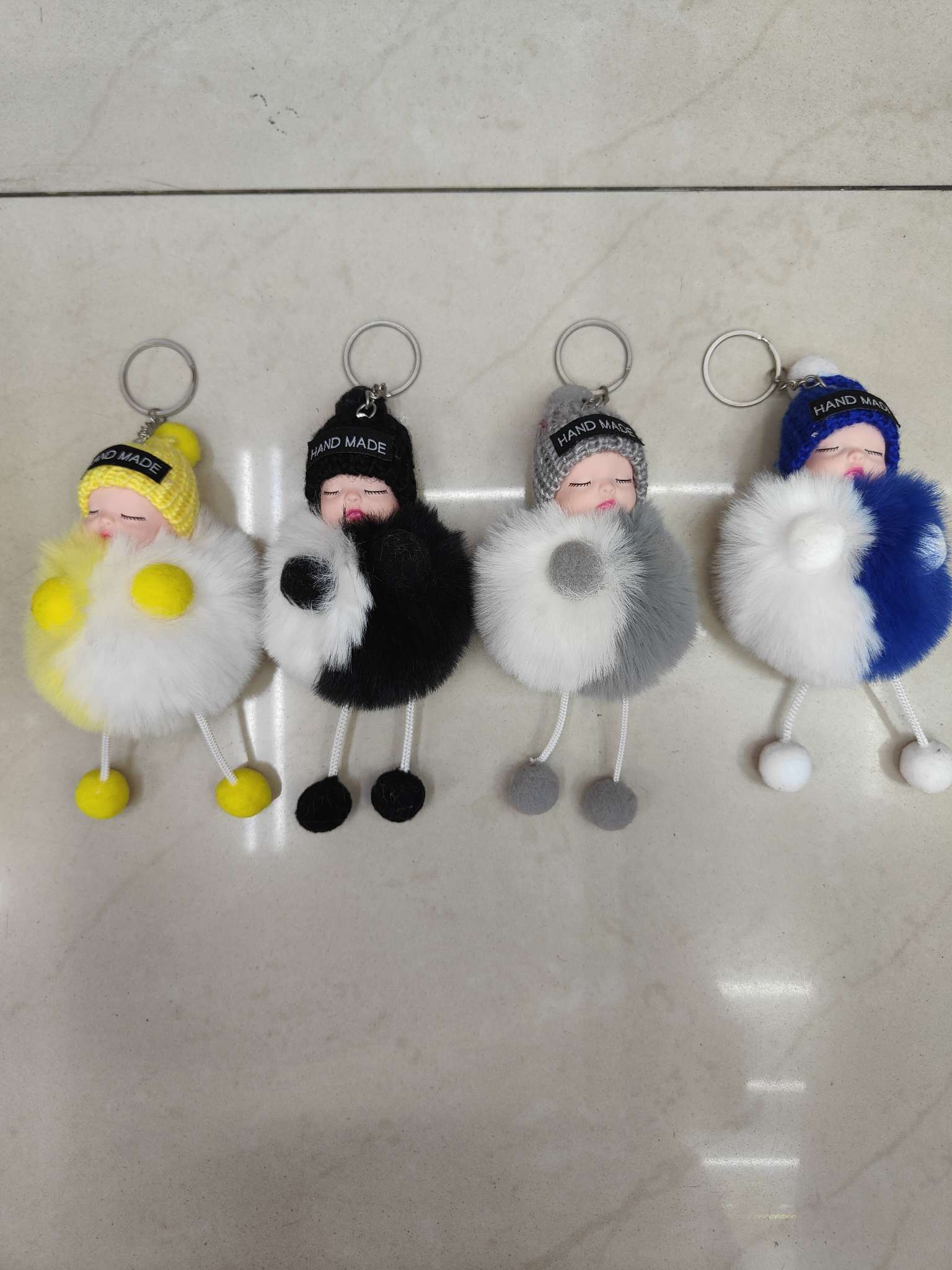 仿真睡眠萌娃双色毛球钥匙扣挂件