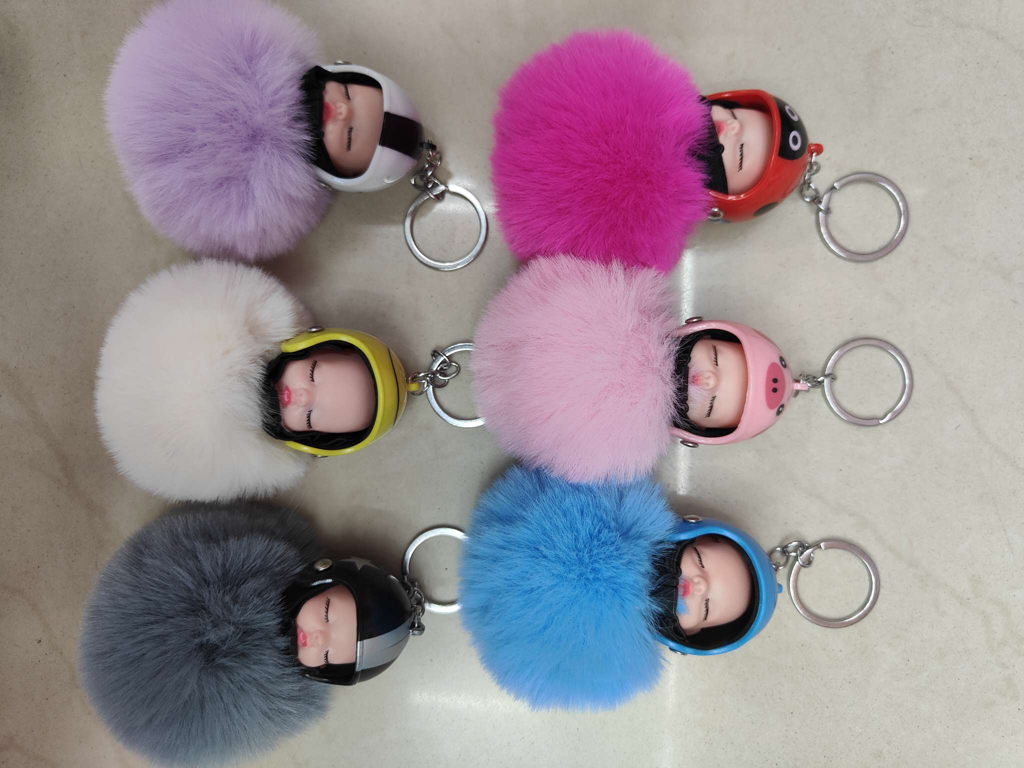 头盔萌娃钥匙扣毛球挂件仿毛8公分