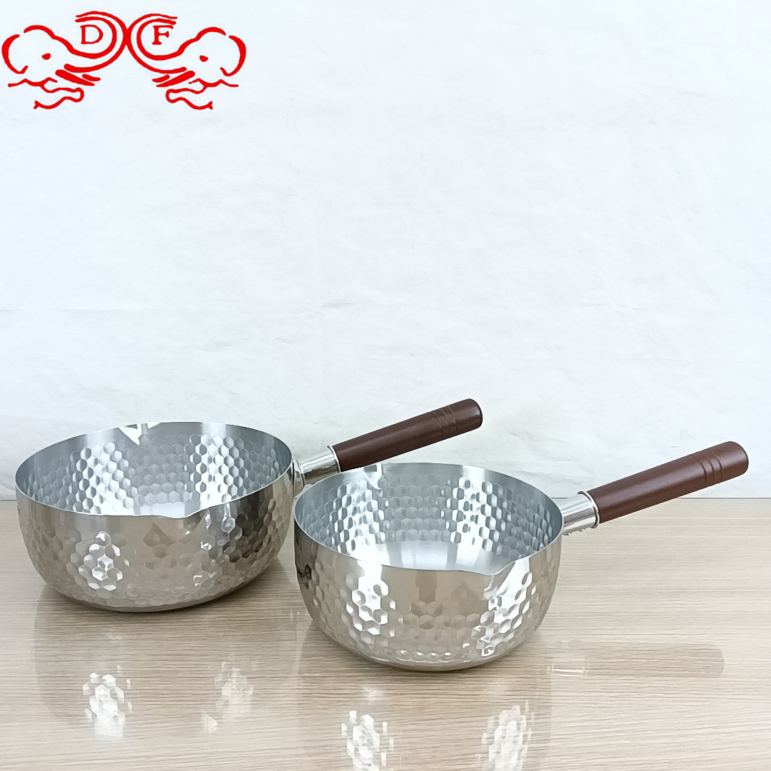 DF68715 Snow flat pot, hammer-textured wooden handle, 430 stainless steel milk pot, thickened flat bottom induction cooker, soup pot, baby food pot, DF TRADINGHOUSE Application Scenario