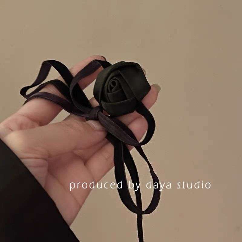 墨尔本玫瑰氛围感法式复古缎面玫瑰丝绒发绳高级感小众设计饰品墨尔本玫瑰氛围感法式复古缎面玫瑰丝绒发绳高级感小众设计饰品墨尔详情图2