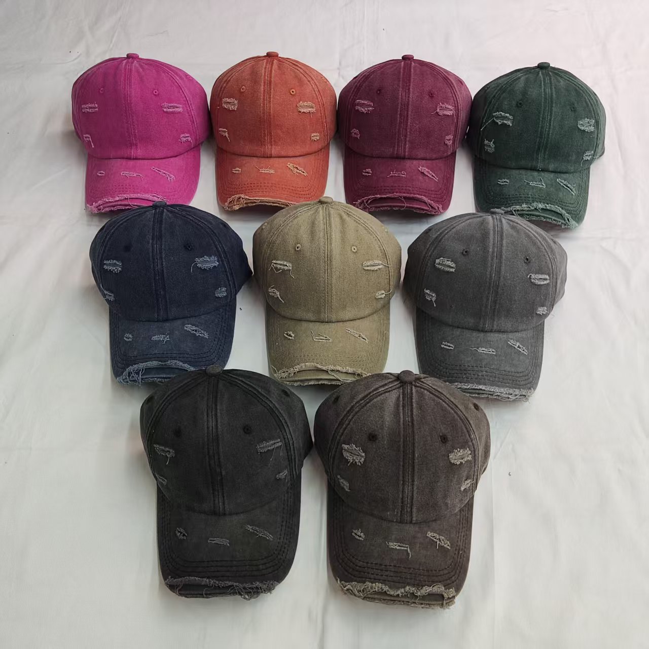 Xinluodan Hat Industry's cross-border perforated washable baseball caps, soft-top baseball caps, retro hats, personalized couple's curved brim hats, solid-color sun hats Specification image