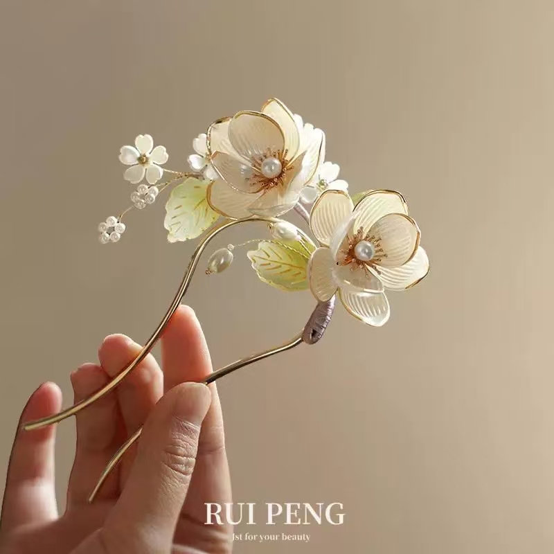 Hair accessory for updo Application Scenario