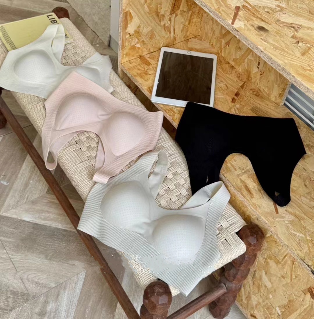 This thin, seamless, soft-supported underwear is breathable without steel rings, featuring a three-dimensional semi-fixed water drop cup and an integrated seamless back design pic 14