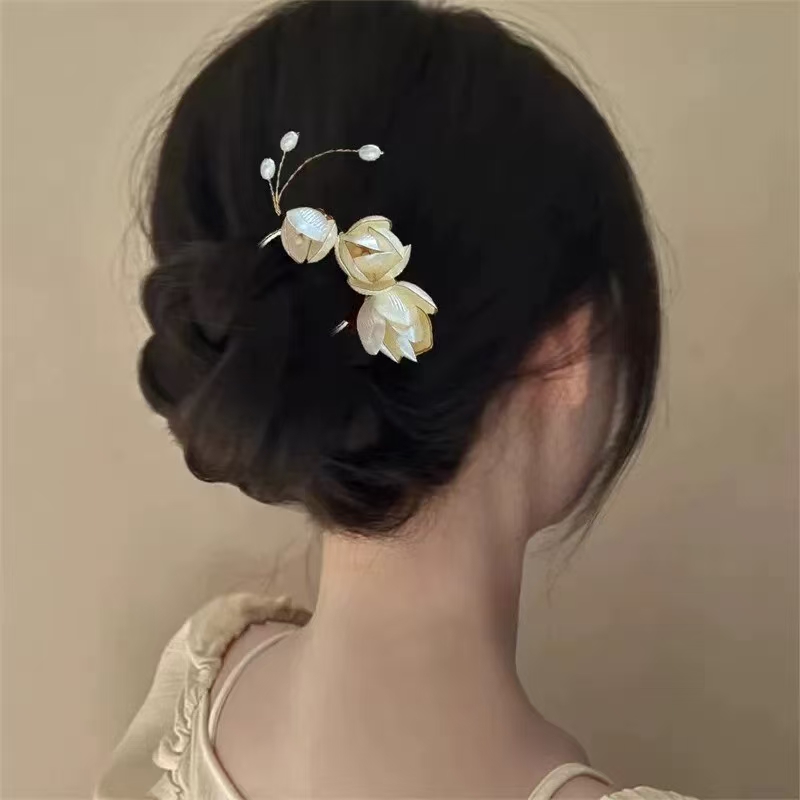 Hair accessory for updo details Picture