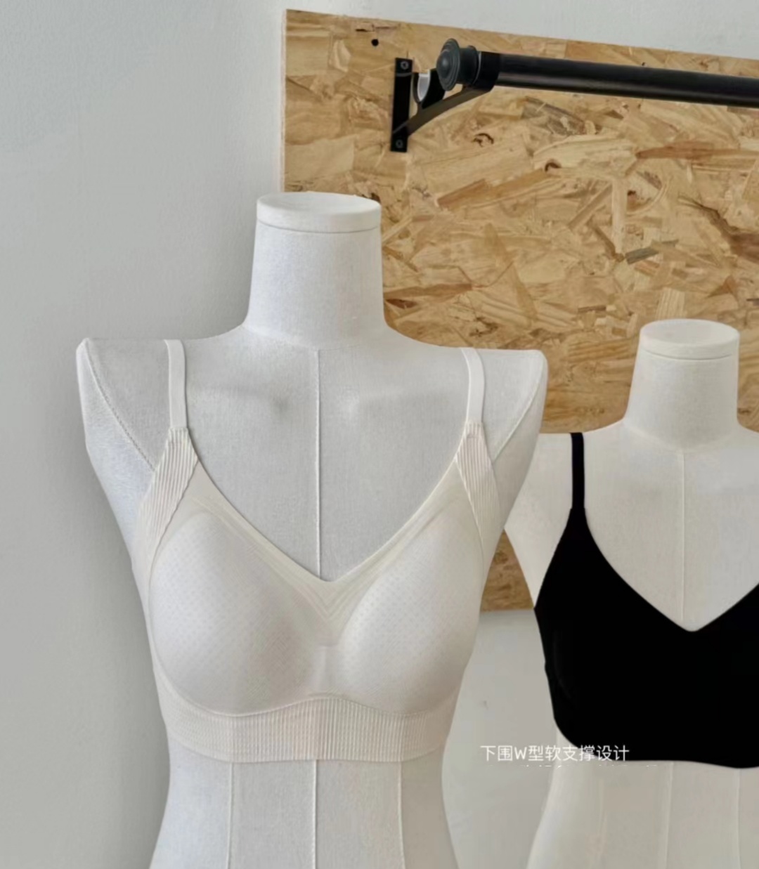 Seamless soft support sports no-rim beautiful back underwear, summer thin ice silk cool thin shoulder strap halter bra vest pic 5