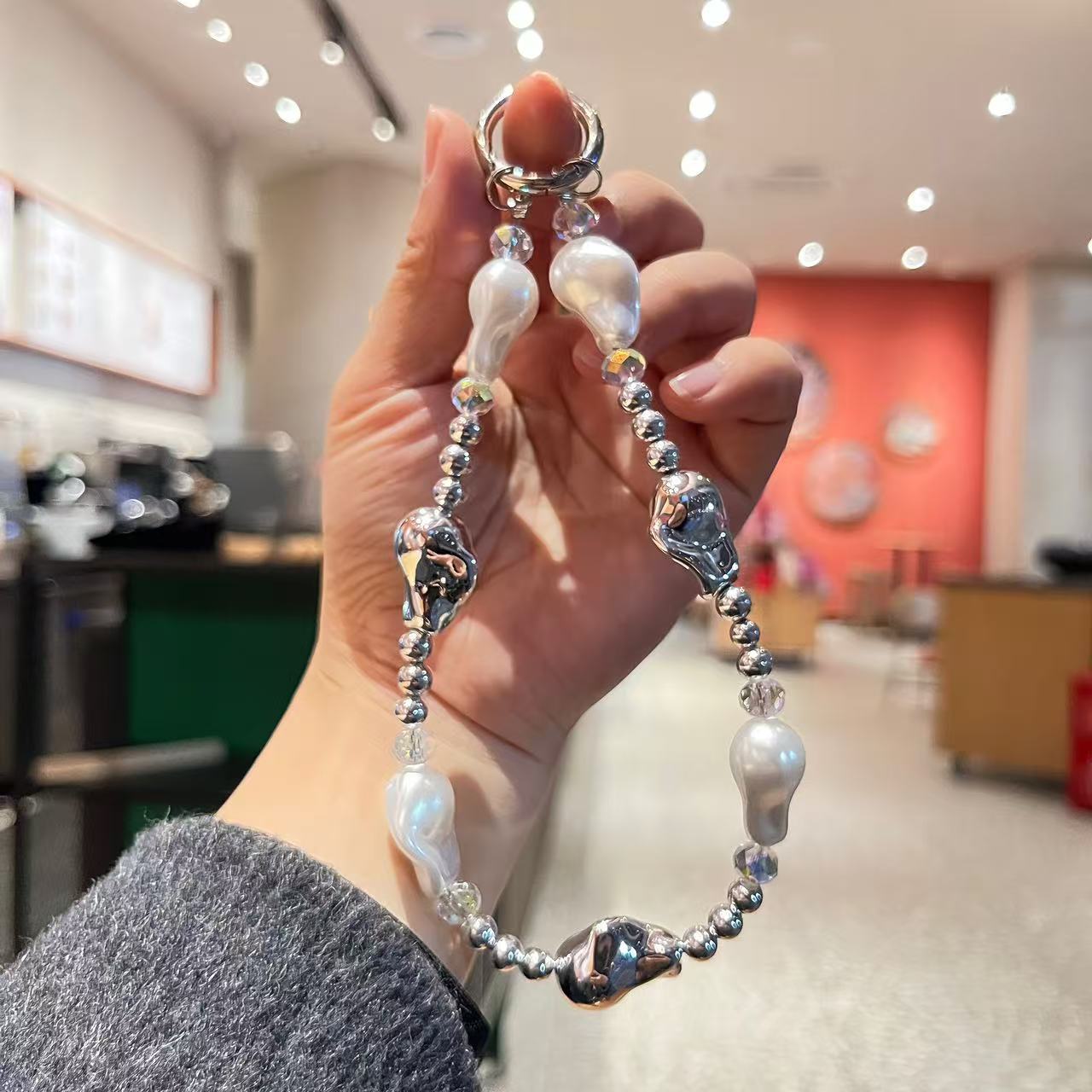 Creative imitation pearl meteor five-pointed star mobile phone chain lanyard, short wrist handcrafted beaded key chain for Japanese and Korean women Specification image