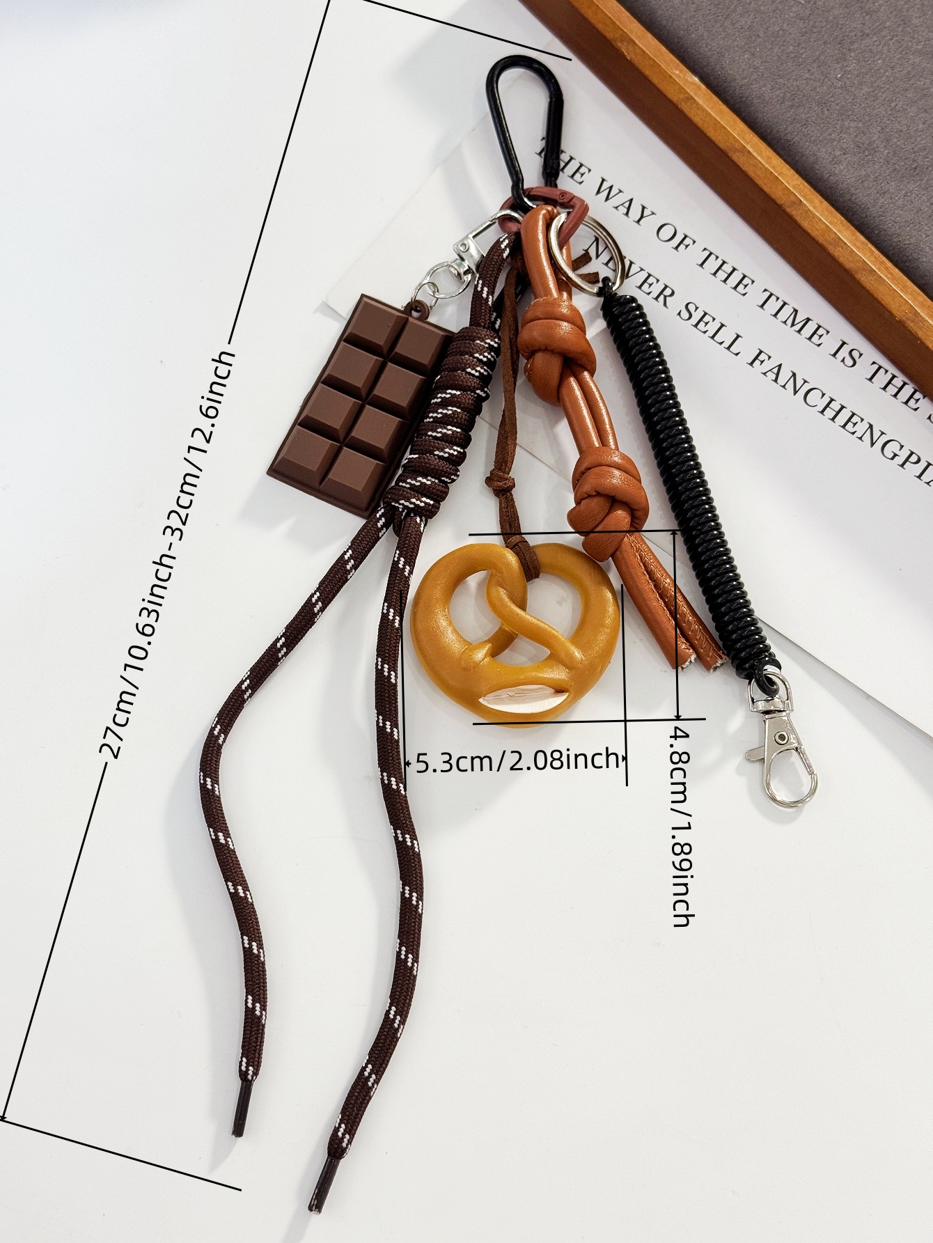 1个创意miu系碱水面包箱包挂饰  编织绳钥匙扣挂件详情3