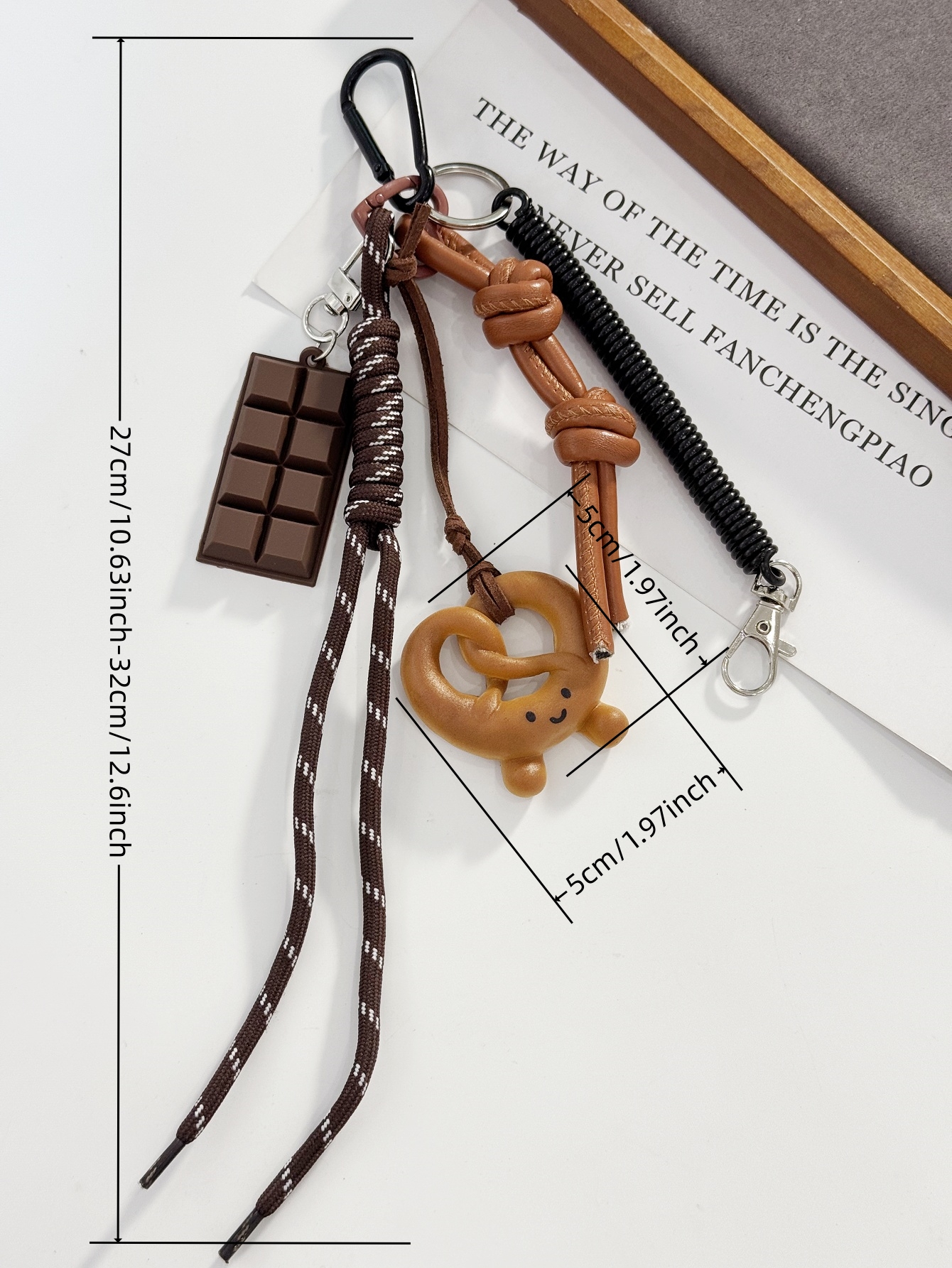 1个创意miu系碱水面包箱包挂饰  编织绳钥匙扣挂件详情1