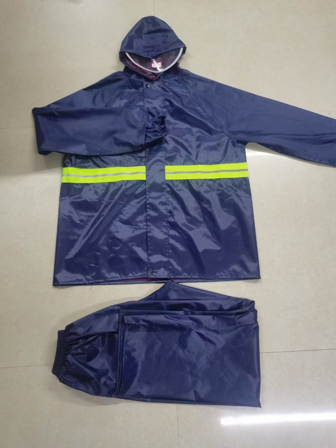 代驾雨衣/一次性儿童雨衣/可折叠雨衣/分腿式雨衣/分体式雨衣白底实物图